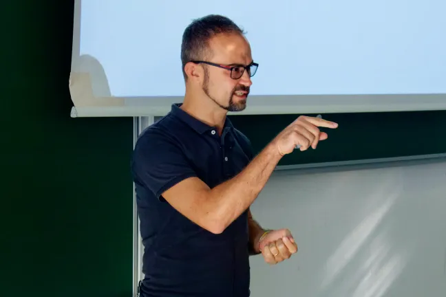 Andrea Verlicchi on stage at DevFest Vienna, 2023